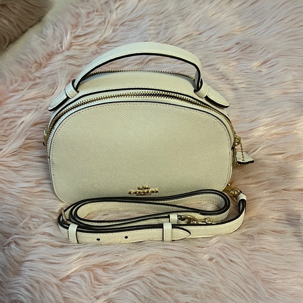 💕SOLD 💕Coach Camara Cross body Purse